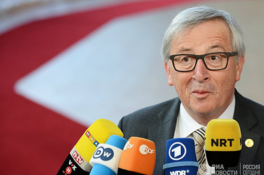 ЕС нужно стать независимым игроком в международных отношениях, заявил Юнкер