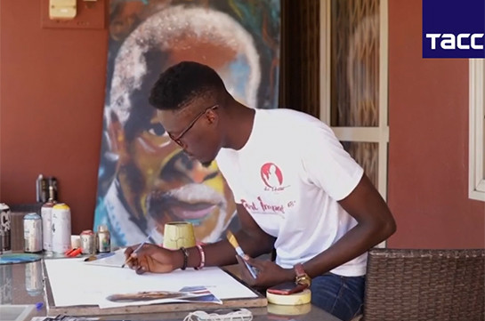 Память в портрете: ганский художник рисует Кофи Аннана