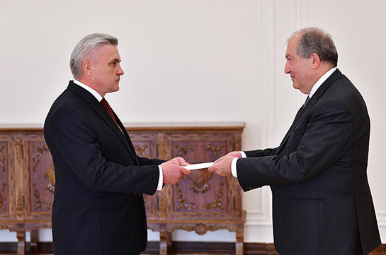 Newly appointed Ukraine’s Ambassador hands over his credentials to Armenia’s President