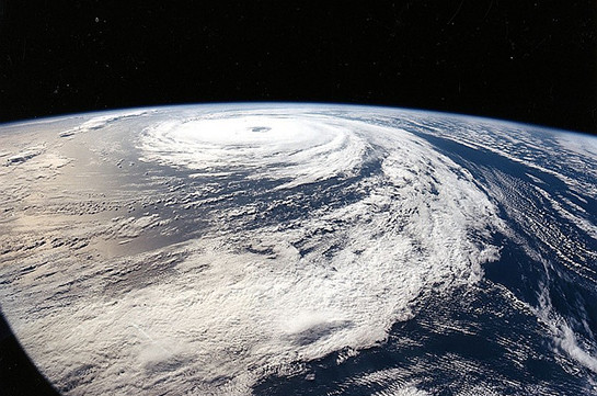 В США отменили более 1,6 тыс. рейсов из-за надвигающегося урагана "Флоренс"