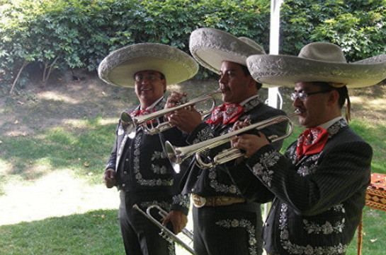В Мехико переодетые в марьячи бандиты убили пять человек