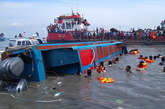 Ինդոնեզիայի ափի մոտ լաստանավի խորտակման հետևանքով առնվազն 10 մարդ է մահացել