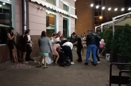 На Украине драку гостей на свадьбе сняли на видео