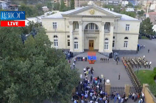 Ворота резиденции на Баграмяна 26 открыты для граждан (Видео)