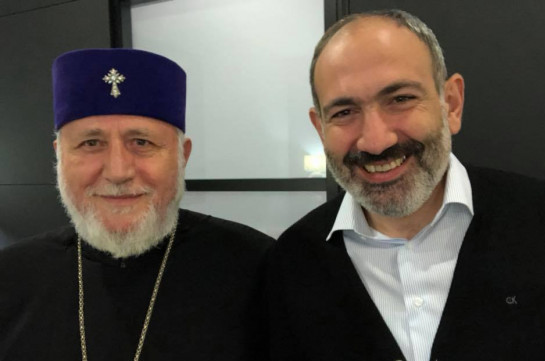 Премьер Армении опубликовал «историческое фото» с Католикосом всех армян