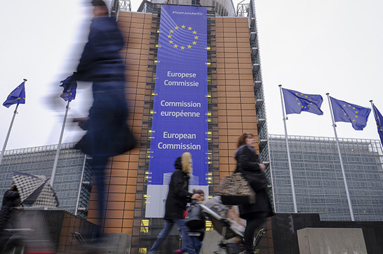 Еврокомиссия подает на Польшу в Суд ЕС из-за реформ судебной системы в стране