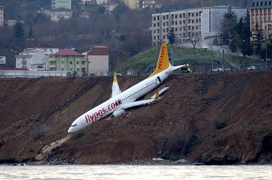 Թուրքիայում ինքնաթիռը վայրէջք կատարելիս դուրս է եկել թռիչքուղուց. ուղևորներին տարհանել են