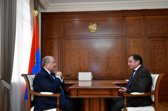 Президент Армении инициировал консультации с парламентскими силами