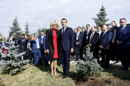 President of France Emmanuel Macron and his spouse plant a tree in Tsitsernakaberd tree alley (photos)