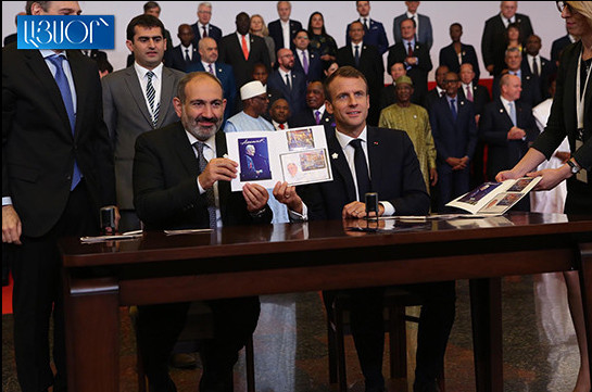Armenian PM Pashinyan, French President Macron honor Aznavour at souvenir sheet ceremonial cancellation