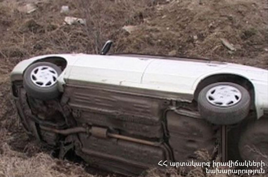 Երևանում մեքենան դուրս է եկել երթևեկելի հատվածից և կողաշրջվել. տուժածները հոսպիտալացվել են