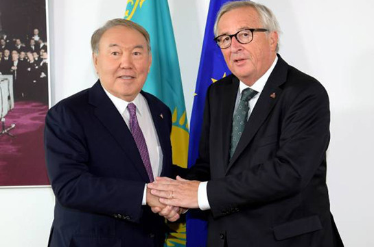 Назарбаев пригласил Юнкера на заседание ВЕЭС в Санкт-Петербурге