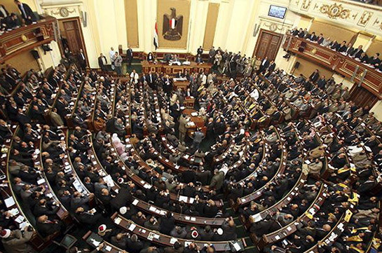 Парламент Египта одобрил указ президента о продлении чрезвычайного положения в стране