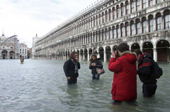 Из-за шторма три четверти Венеции ушло под воду