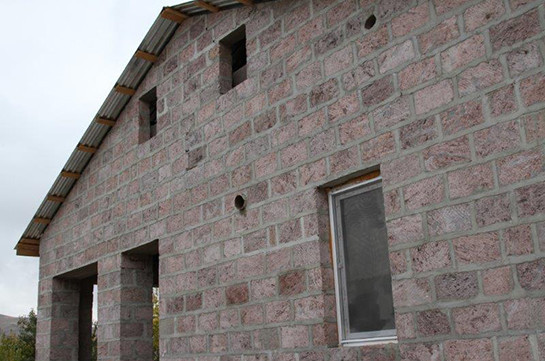 Թաթուլ գյուղի խարխլված ու խոնավ կիսակառույցներից մեկը դարձել է նոր ու հարմարավետ բնակարան