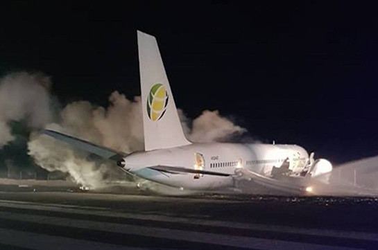 В Гайане пассажирский самолет совершил аварийную посадку