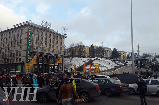 Протестующие перекрыли центр Киева из-за отсутствия отопления