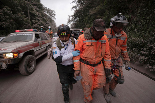 В Гватемале объявили эвакуацию из-за убившего 160 человек вулкана