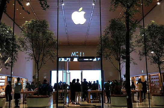 Протест против магазина Apple состоялся в Париже
