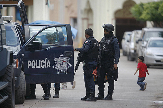 В Мексике бандиты убили троих полицейских и работника Красного Креста