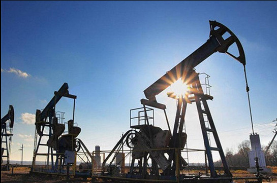 Oil falls on rising U.S. inventories, OPEC talk of cut limits loss