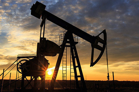 Oil sweeps lower as fears of recession dent financial markets