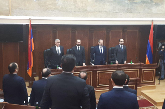 Выездное заседание правительства Армении началось с минуты молчания в память жертв Спитакского землетрясения