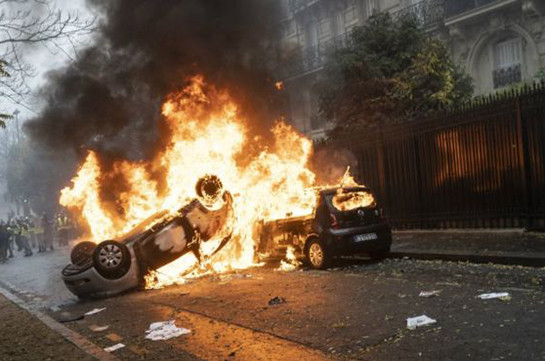 France protests: Tourist sites to close on Saturday amid Paris riot fears