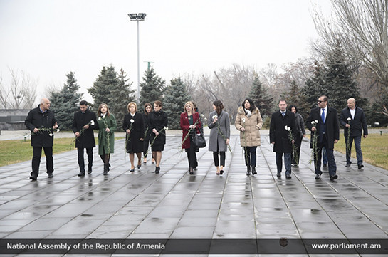 Генеральные секретари парламентов стран Восточного партнерства отдали дань уважения в мемориале Цицернакаберда