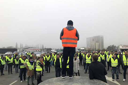 Перед протестами "желтых жилетов" в Париже задержали уже 300 человек