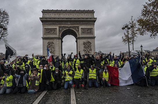 Yellow vest movement: Heavy security as France protests begin