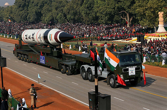 Индия испытала способную нести ядерный заряд ракету "Агни-5"