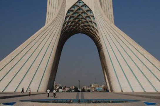 Ученые: Тегеран уходит под землю