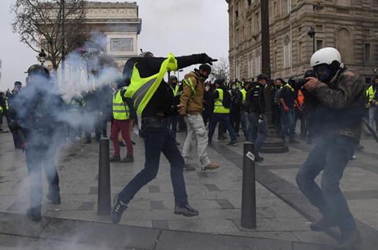 Во Франции погиб участник протестов "желтых жилетов"