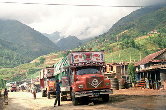 В Непале грузовик с возвращавшимися с похорон людьми упал в пропасть