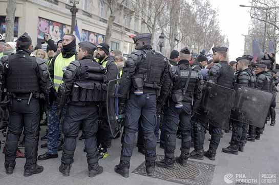 Число задержанных в столичном регионе Франции превысило 50 человек