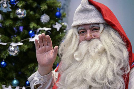 Санта-Клаус собирается подарить подарки Путину и Трампу
