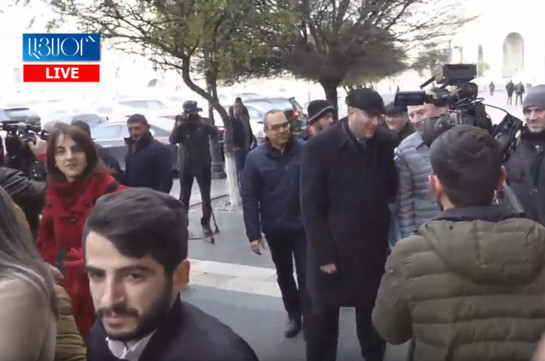 Diaspora Armenians gather to protest against closing Diaspora Ministry