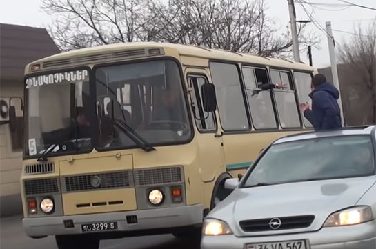 Один из участников инцидента с автобусом призывников в Армении добровольно явился в Полицию