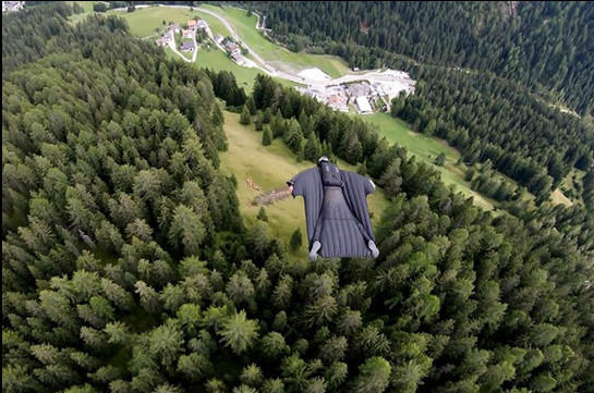 Իտալիայում էքստրեմալները թռչել են լեռնային զանգվածով (Տեսանյութ)