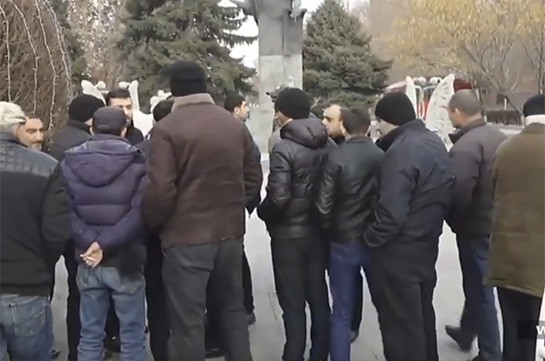 Those protecting Manvel are not Armenians: protesters closed Yerevan-Etchmiadzin road