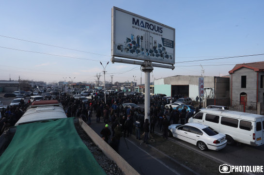 Protesters against release of former MP Manvel Grigoryan close Artashat-Yerevan road