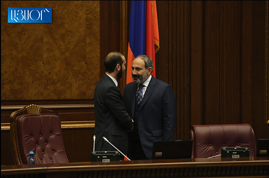 Armenia’s PM comes to NA, congratulates newly elected chairman