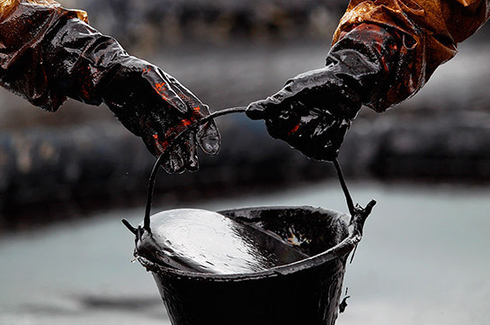 Oil falls 1 percent as supply concerns fade