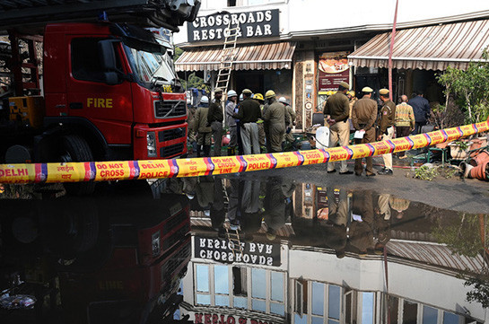 Возросло число жертв пожара в отеле в Дели