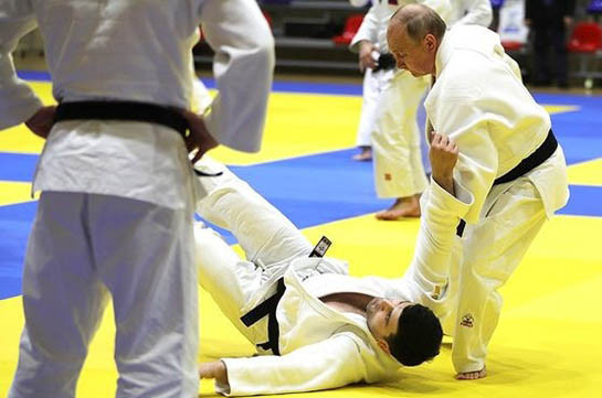 Путин повредил палец на тренировке по дзюдо в Сочи