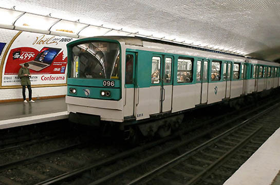 Нападение с применением кислоты произошло в парижском метро