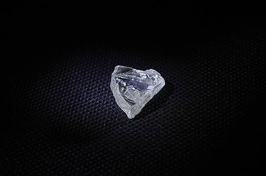 В России показали редчайший алмаз-сердце (Видео)