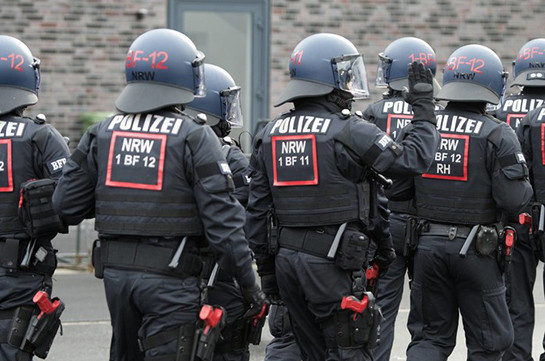 В Германии полиция провела рейды в домах предполагаемых экстремистов