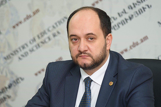 Арам Симонян должен подать в отставку, но решение остается за ЕГУ – Араик Арутюнян